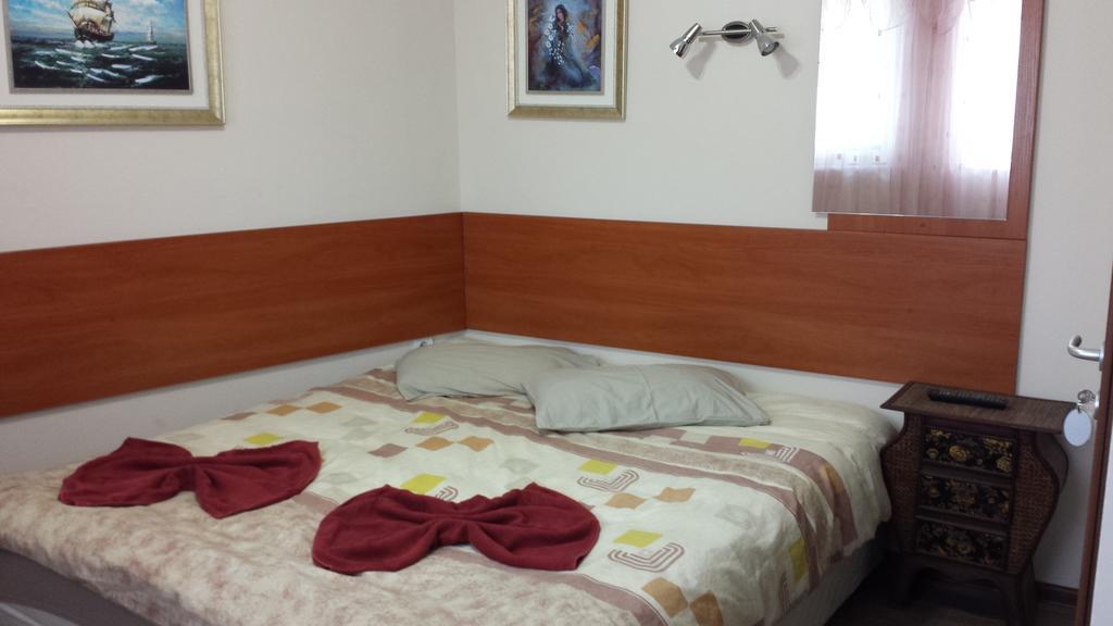 Guest House Markovi 라브다 외부 사진