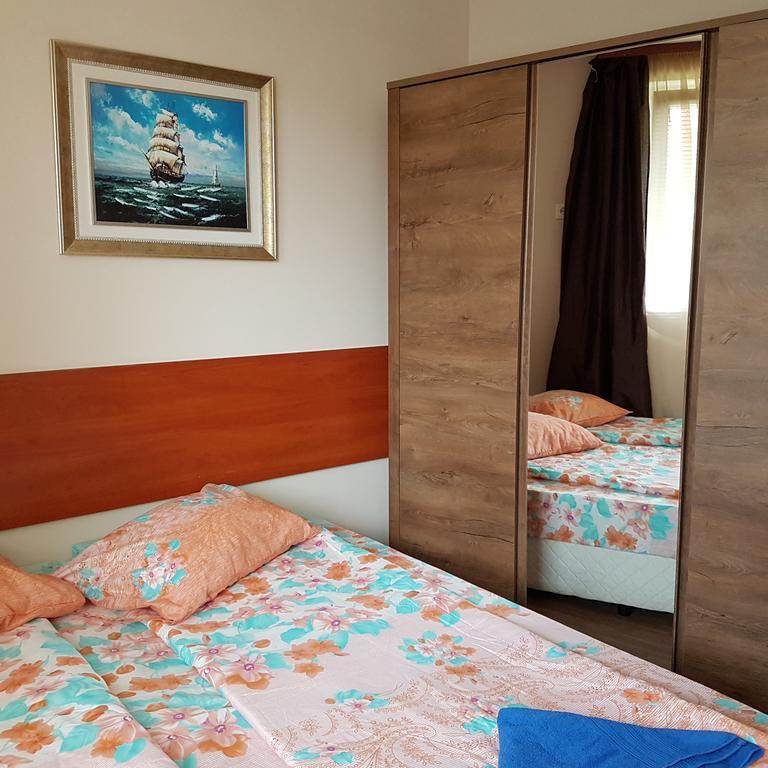 Guest House Markovi 라브다 외부 사진